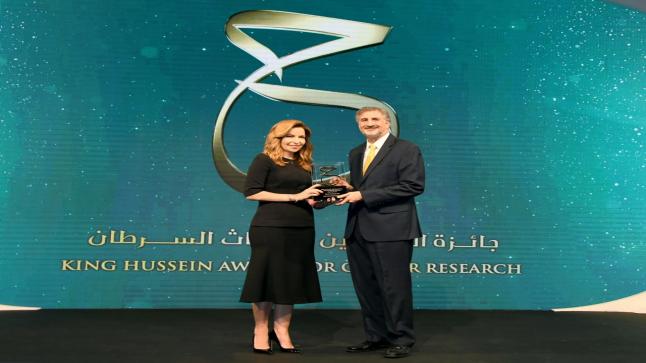 شركة سنيورة للصناعات الغذائية الراعي الذهبي لجائزة الحسين لأبحاث السرطان