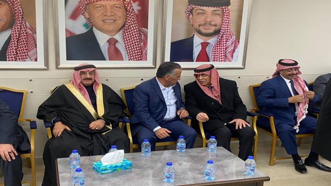 مندوبا عن الملك.. العيسوي يقدم العزاء بوفاة والدة النائب السابق محمود النعيمات