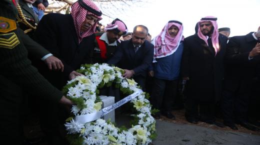 مندوبا عن الملك.. العيسوي يشارك بتشييع جثمان عبد السلام المجالي