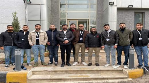 وفد طلابي من الجامعة الألمانية الأردنية يزرو شركة سنيورة