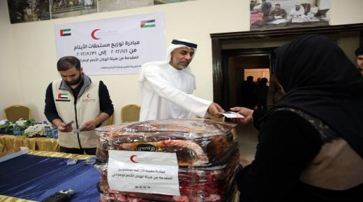 سفارة دولة الإمارات في الاردن تشرف على مبادرة مقدمة من هيئة الهلال الأحمر الإماراتي لتوزيع كفالات الأيتام