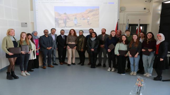 تخريج طلبة برنامج اللغة والثقافة العربية في الجامعة الألمانية الأردنية