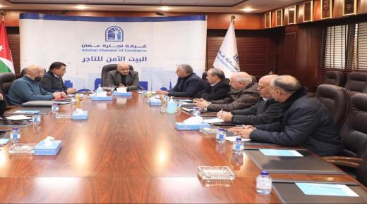 تجارة عمان تتابع قرار إزالة اللوحات الاعلانية على الطرق الخارجية