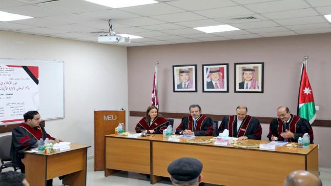 الإعلامي عامر الرجوب يحصل على درجة الماجستير من “الشرق الأوسط” عن رسالته المتعلقة بدور الإعلام في إدارة الأزمات