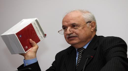 طلال أبوغزاله يطالب برفع عقوبات التعليم عن السوريين .. رابط