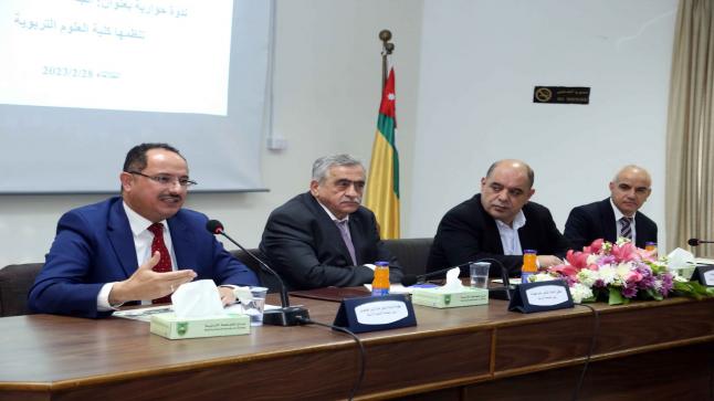 الأستاذ الدكتور الحلحولي يشارك في ندوة حوارية بعنوان الجامعات والتحول الرقمي بالأردنية