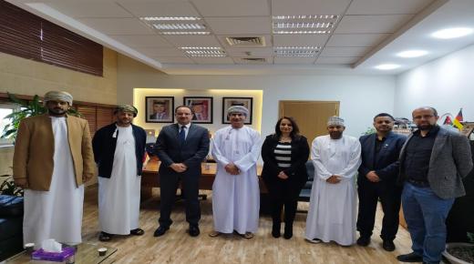 الدكتور الحلحولي يلتقي وفد مكاتب الخدمات الجامعية في سلطنة عمان