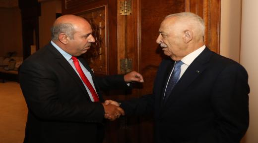 العيسوي يلتقي مجموعة من المتقاعدين العسكريين من محافظة الكرك