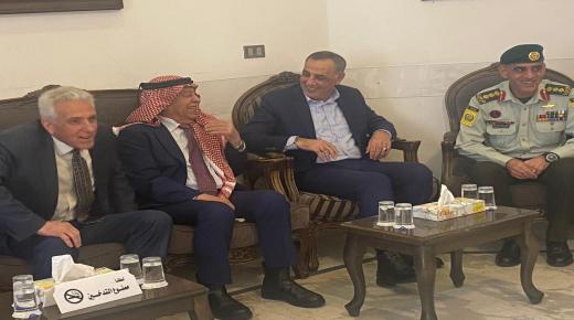 مندوبا عن جلالة الملك العيسوي يقدم واجب العزاء لعشيرة الفرجات