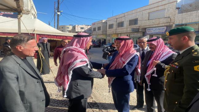 مندوبا عن الملك .. رئيس الديوان الملكي يعزي عشيرة المشاقبة – بني حسن