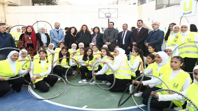 ضمن “مبادرة فرصة” لشركة أمنية ومندوباً عن وزير التربية والتعليم أمين عام وزارة التربية والتعليم يفتتح ملعبي مدرسة سليمان النابلسي ومدرسة هالة بنت خويلد في السلط بعد إعادة تأهيلهما