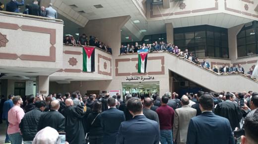 “المحامون” ينفذون وقفات تضامنية في محاكم المملكة تضامنا مع الشعب الفلسطيني