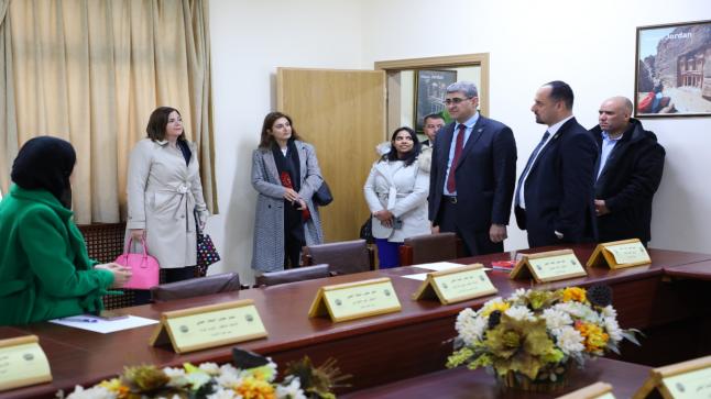 وفد من السفارة الامريكية يزور جامعة الزرقاء
