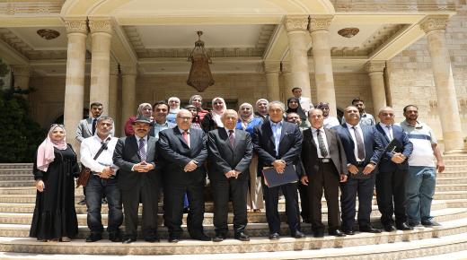 بالصور .. العيسوي يلتقي المشاركين بمعرض المنتجات الحرفية في جرش