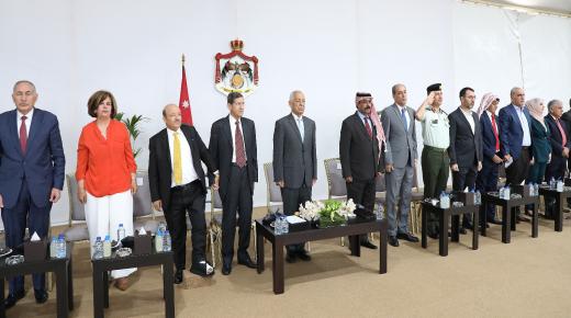 بتوجيهات ملكية.. العيسوي يلتقي وجهاء وممثلين عن محافظة جرش لمتابعة مطالبهم واحتياجاتهم