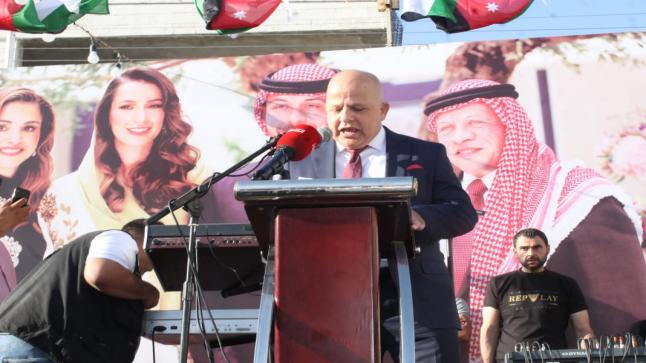 عشيرة العوايشة في ماركا تحتفل بزفاف الامير حسين وتنحر ١٥ رأس من الإبل – صور وفيديو