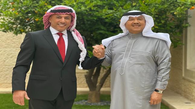 (بالفيديو) .. محمد عبده وعمر العبداللات في حضرة الملوك