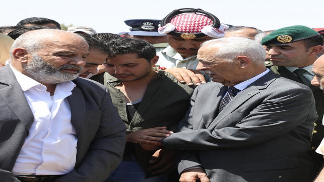 مندوباً عن الملك.. العيسوي يشارك بتشييع جثمان الشهيد الطيار الحراسيس