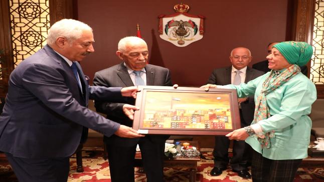 رئيس الديوان الملكي الهاشمي يلتقي وفد من جمعية الحوار الديمقراطي