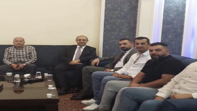 معالي صخر دودين على رأس جاهة المهندس همام أبو عباد وآل كتكت