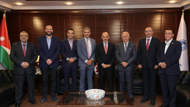 تجارة عمان : بناء منصة الكترونية للفرص الاستثمارية والتجارية بالاردن وكندا