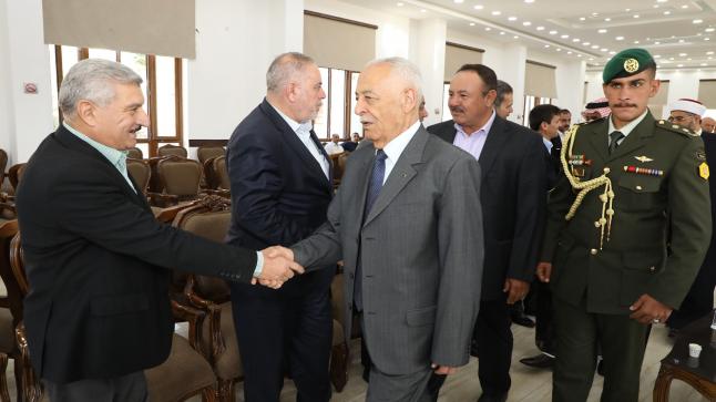 سمو الامير الحسين بن عبدالله الثاني ولي العهد المعظم .. رئيس الديوان الملكي الهاشمي يعزي _ عشيرة الحياري . بمدينة السلط