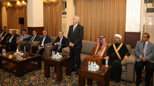 مندوبا عن الملك وولي العهد العيسوي يعزي _قبيلة بني صخر عامة وعشيرة الزبن خاصة/ وآل حمدان محافظة العاصمة