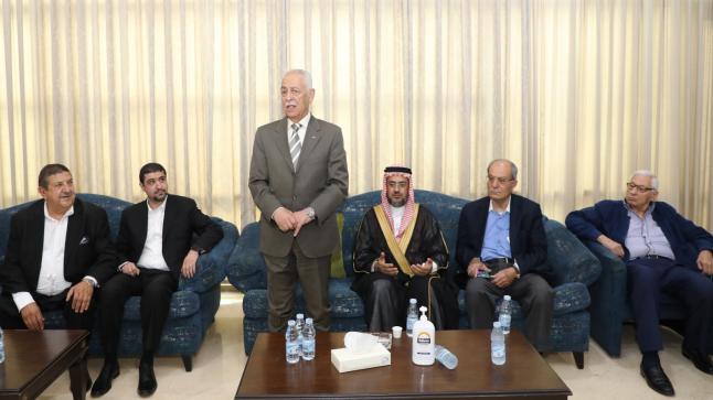 مندوبا عن الملك وولي العهد العيسوي يعزي عشائر القضاة، وآل النوباني، وآل سلامة ، وآل فريز ، والزيادات.