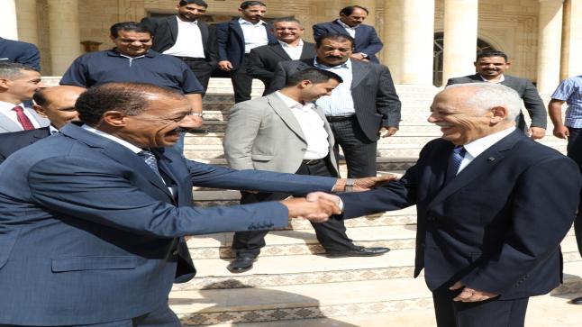مندوبا عن الملك وولي العهد العيسوي يعزي عشيرتي الشوبكة والمؤمني.