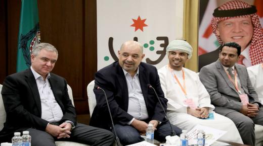 وزير الاقتصاد الرقمي والريادة يلتقي الوفود الشبابية العربية في اللقاء الثامن عشر لشباب العواصم العربية