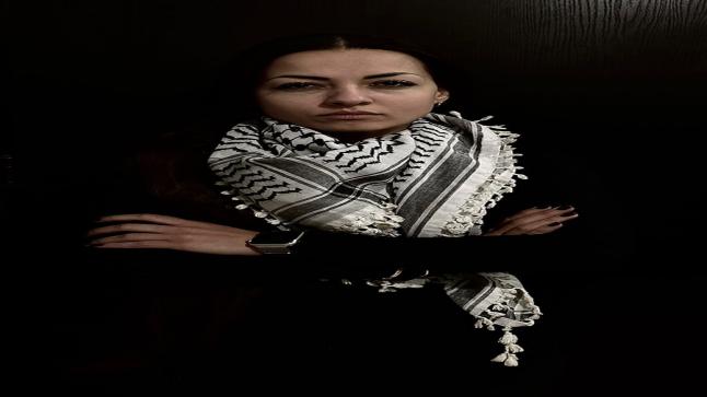 فيوليتا اليوسف تغني هذه هي فلسطين بثلاث لغات