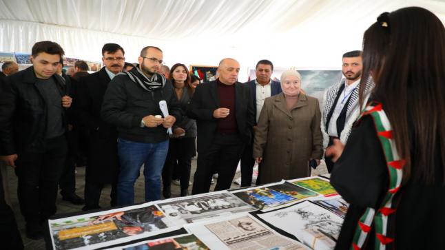 التطبيقية تقيم “معرض طوفان الأقصى” بتنظيم من الجالية الفلسطينية.. صور