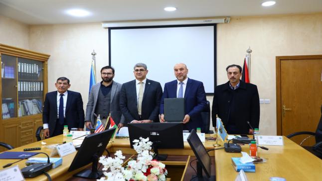توقيع مذكرة تفاهم بين جامعة الزرقاء وجامعة مارا التكنولوجيا الماليزية