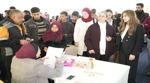 “صناعة عمان” تنظم يوما وظيفيا في لواء الموقر