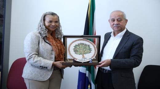 الجغبير : يكرم سفيرة جنوب افريقيا – تفاصيل
