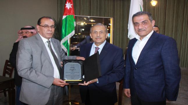 *الحموري : جلالة الملك أحرج زعماء العالم بمشاركته بالإنزالات الجوية لإيصال المساعدات إلى غزة.*