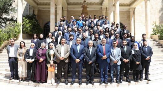 رئيس الديوان الملكي يلتقي شباب من برنامج الزمالة البرلماني وهيئة شباب كلنا الأردن