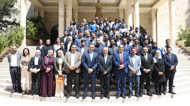 رئيس الديوان الملكي يلتقي شباب من برنامج الزمالة البرلماني وهيئة شباب كلنا الأردن