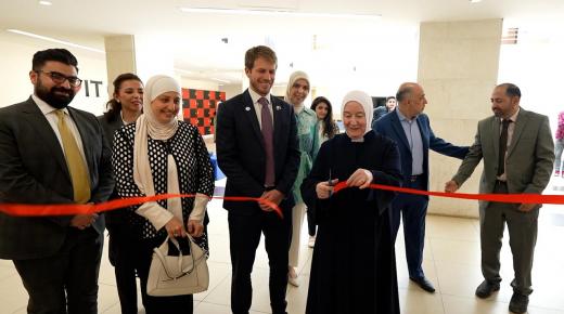 التطبيقية الأولى بين الجامعات الخاصة باعتمادها كمركز معتمد للاختبار الدولي ايلتس (IELTS)