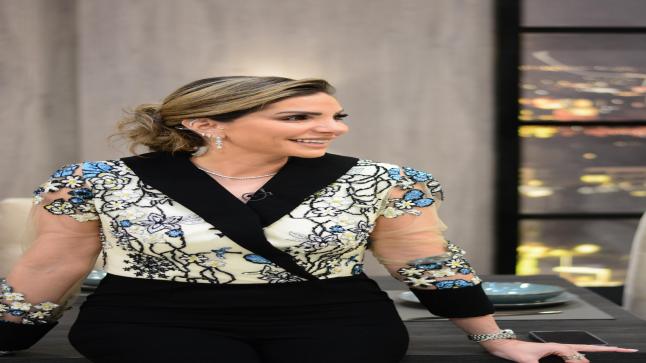 رندة كرادشة تتألق في ليالي رمضان بتصاميم من توقيع المصممة زينب الكسواني