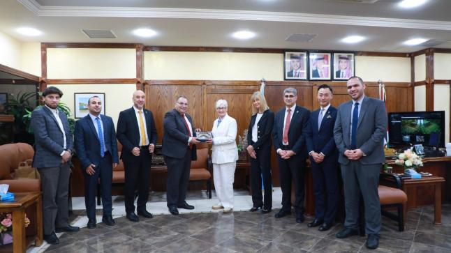 وفد من جامعة كوينز بلفاست يزور جامعة الزرقاء