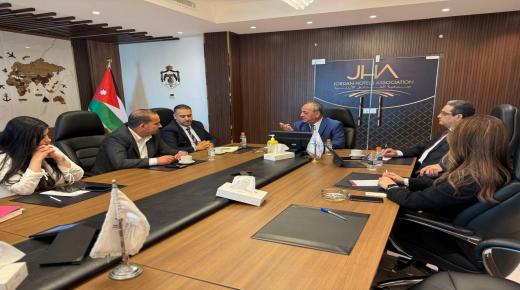 العين المهندس عبد الحكيم الهندي رئيس جمعية الفنادق الأردنية يترأس اجتماعاً مع مدير عام مؤسسة التدريب المهني
