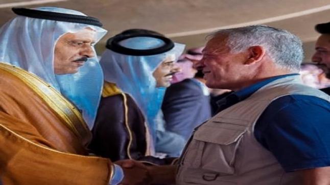 (قمةً علاها صوتُ حقٍ هاشمي)
