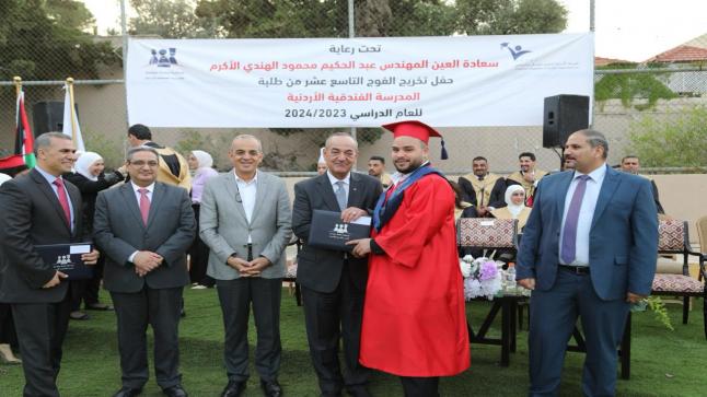 الهندي يرعى حفل تخريج الفوج التاسع عشر من المدرسة الأردنية الفندقية