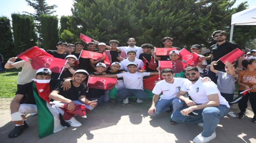 زين تُحَيّي أبا الحُسَيْن بمشاركة آلاف الأردنيين