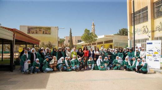 تشارك في يوم وظيفي لطالبات مدرسة صفية بنت عبد المطلب الثانوية المختلطة في المفرق بالتعاون مع مبادرة “مدرستي