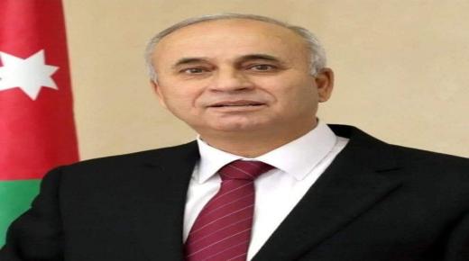 القاسم يهنيء مدير عام دائرة الضريبه