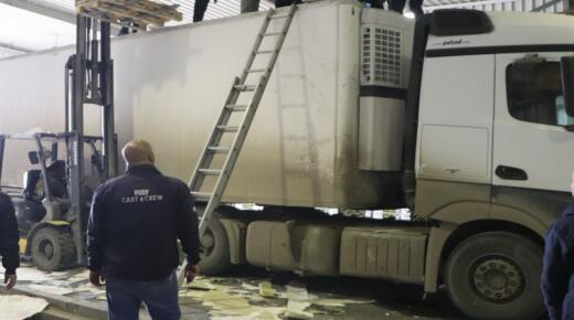 في عملية مشتركة، إدارتا مكافحة المخدرات في الأردن وسوريا ، تحبطان تهريب ٩٤٣ كغم من عجينة الكبتاجون المخدرة عبر مركز حدود جابر