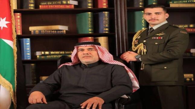 أنس أبو عوض يهنئ محمد عودة الزعارير بمناسبة تخرجه من جامعة مؤتة الجناح العسكري
