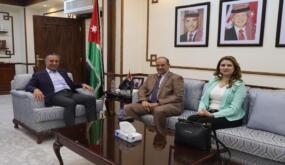 مجلس الأعمال الأردني الأمريكي يلتقي معالي المهندس يعرب القضاة وزير الصناعة والتجارة الاردني في مقر الوزارة